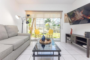 One Bedroom Apartment - with Parking & Balcony - Heart of Wynwood